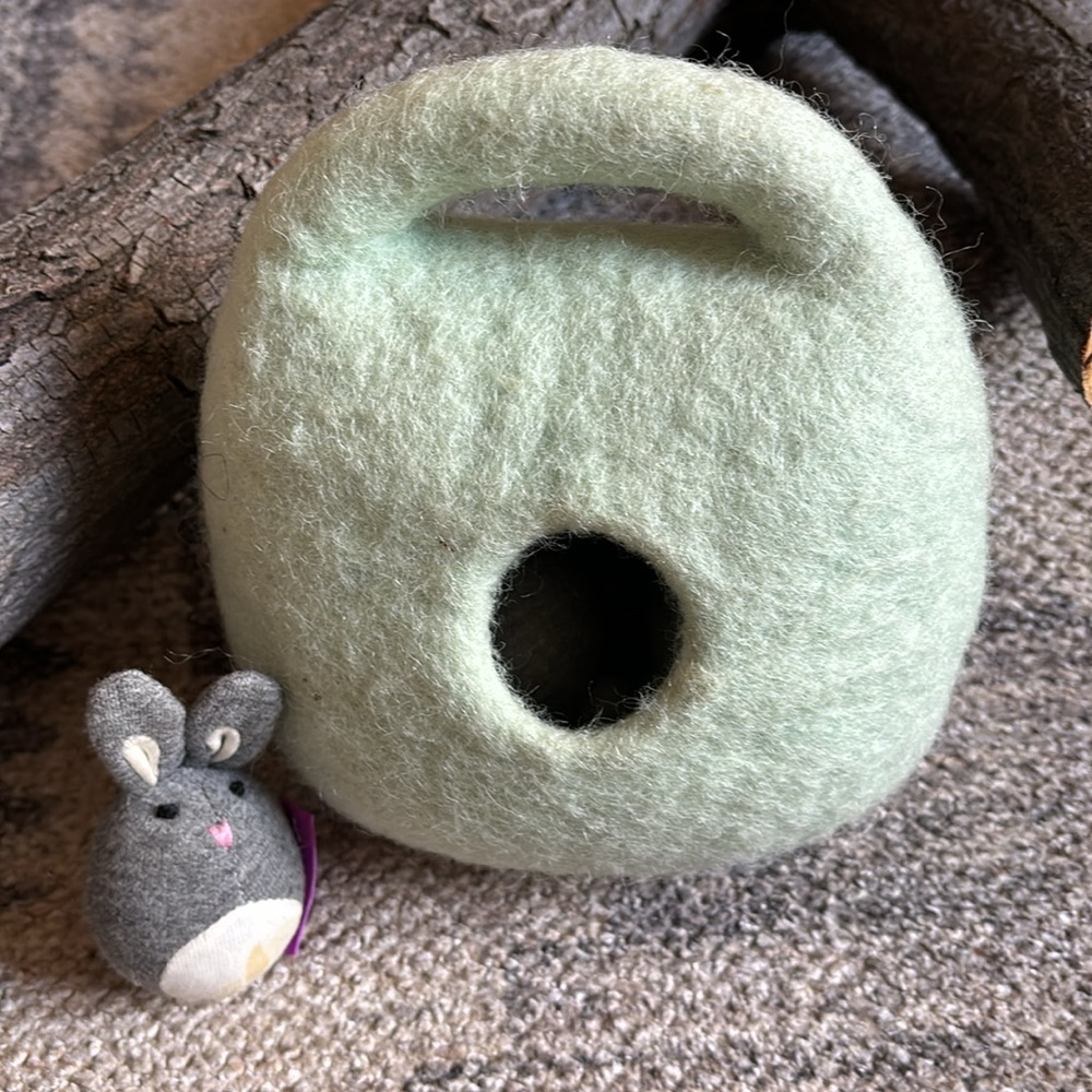 ❤️… Lovevery Keyhole Felt Bag & Mini Bunny